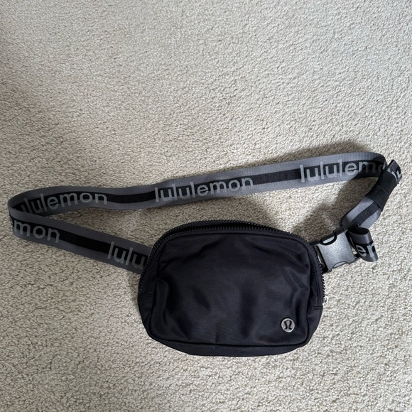 lululemon athletica Handbags - lululemon athletica Black Belt Bag with Gray Logo Strap